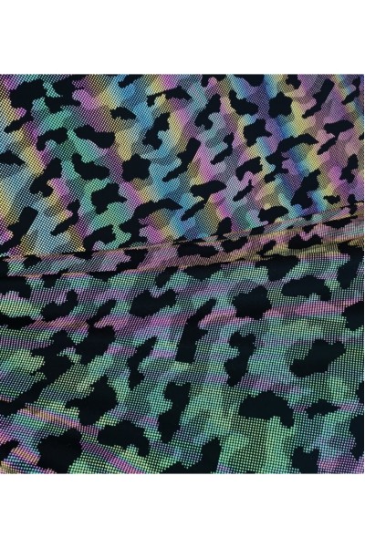 DG-CW  幻彩反光印花布  英文字母印花   幻彩反光布   印花反光布料   尺寸：幅寬1.37米   厚度：0.5   布底:全滌/滌棉 /滌氨   度度：330~450cd/(lx.m)   特性：水洗 25次 （國際水洗標準 ISO6330.60度） 細節-5